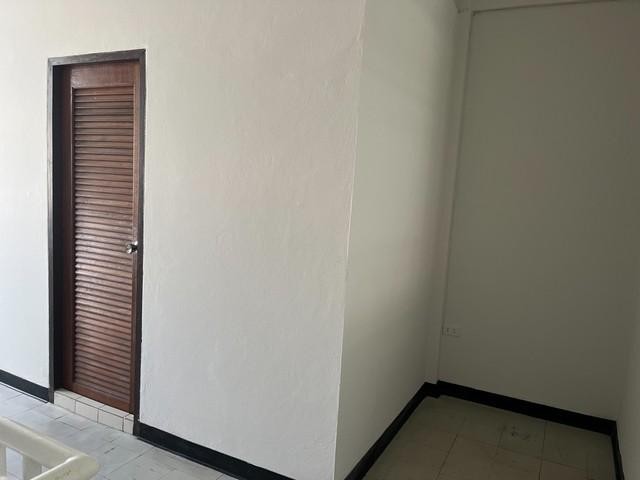 ให้เช่าอาคารพาณิชย์ 5 ชั้น Ekamai Complex เอกมัย รีโนเวทใหม่ ใกล้ BTS เอกมัย