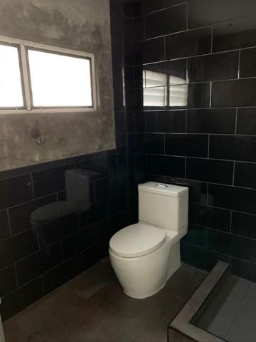 ขายอาคารพาณิชย์ ใกล้MRT  ตลาดนัดจตุจักร และ  MRTสุทธิสาร ถนนรัชดาภิเษก และถนนลาดพร้าวหลังมุม 4 ชั้น 