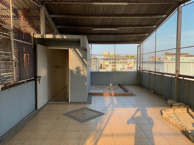 ขายอาคารพาณิชย์ ใกล้MRT  ตลาดนัดจตุจักร และ  MRTสุทธิสาร ถนนรัชดาภิเษก และถนนลาดพร้าวหลังมุม 4 ชั้น 