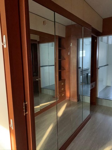 ขายอาคารพาณิชย์ ใกล้MRT  ตลาดนัดจตุจักร และ  MRTสุทธิสาร ถนนรัชดาภิเษก และถนนลาดพร้าวหลังมุม 4 ชั้น 