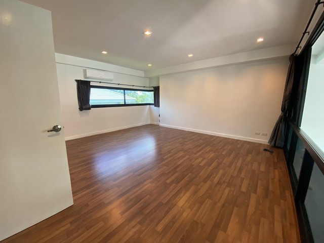  ให้เช่าโฮมออฟฟิศ ที่จอดรถส่วนตัว 5-7 คัน ย่าน ประดิษฐ์มนูธรรม รัชดา-พระราม9 ประชาอุทิศ เลียบด่วน ซอยสหการประมูล ใกล้Mrt ห้วยขวาง   