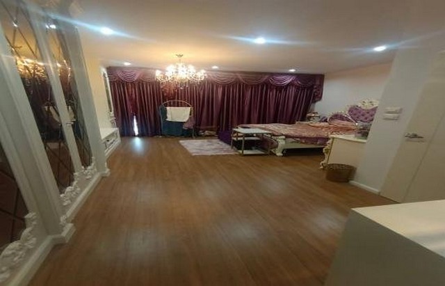 ให้เช่าทาวโฮมเฟอร์นิเจอร์ครบ ย่านเสรีไทย  รามคำแหง  บ้านกลางเมืองเสรีไทย52 