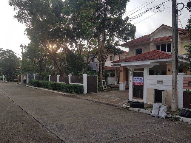 ฮวงจุ้ยดีรับปีมะโรง   ขายค่ะ บ้านโครงการ100วา บ้านสวยสไตล์โมเดิร์น มบ.มณีรินทร์ สาธารณูปโภคครบครัน 97 วา 3นอน3น้ำพร็อพเพอร์ตี้เพอร์เฟค บ้านเดี่ยวสองชั้น 3นอน 3น้ำ  มณีรินทร์ 2ชั้น   97 วา ต.บางคูวัด อ.เมือง ปทุมธานี 0968821857