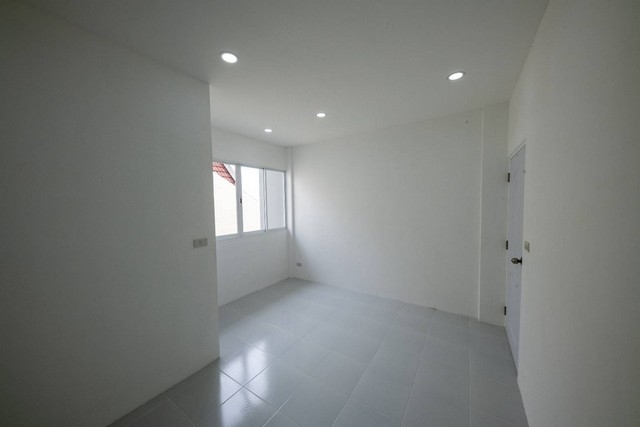 ขายโฮมออฟฟิศ ทรัพย์วราทาวน์โฮม ซอยนาคนิวาส 21 ลาดพร้าว