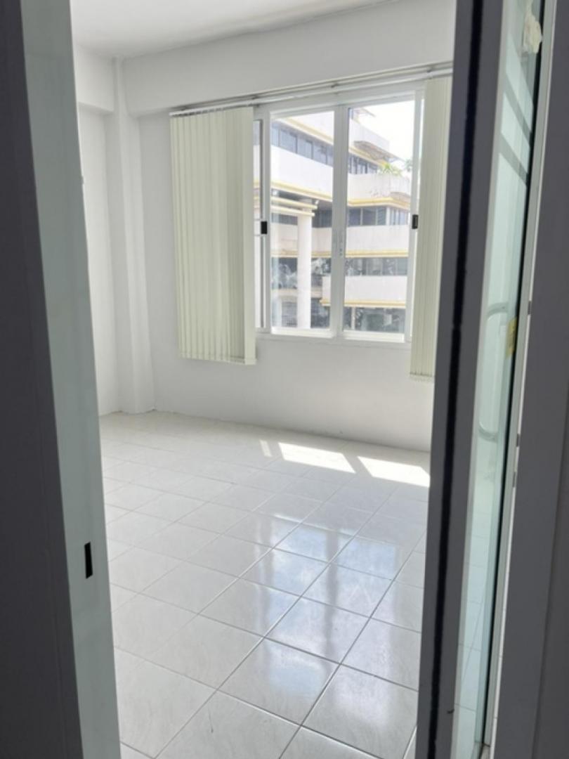 ให้เช่าอาคารพาณิชย์ 4 .5 ชั้น พร้อมดาดฟ้า ใกล้ BTS แบริ่ง เหมาะทำสำนักงานออฟฟิศ หรือค้าขาย