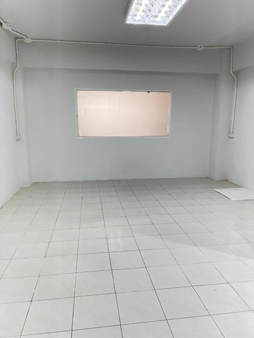 ให้เช่าอาคารพาณิชย์ 4 .5 ชั้น พร้อมดาดฟ้า ใกล้ BTS แบริ่ง เหมาะทำสำนักงานออฟฟิศ หรือค้าขาย