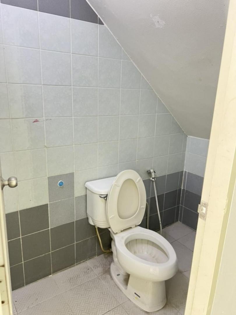 ให้เช่าอาคารพาณิชย์ 4 .5 ชั้น พร้อมดาดฟ้า ใกล้ BTS แบริ่ง เหมาะทำสำนักงานออฟฟิศ หรือค้าขาย