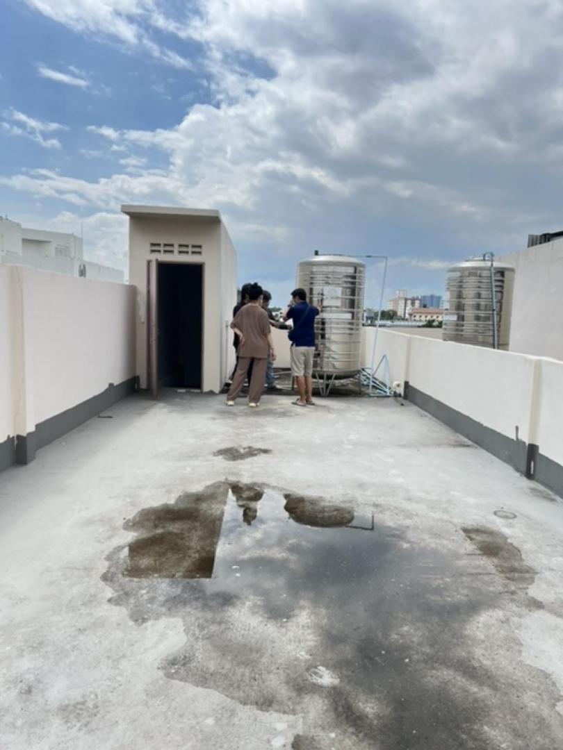 ให้เช่าอาคารพาณิชย์ 4 .5 ชั้น พร้อมดาดฟ้า ใกล้ BTS แบริ่ง เหมาะทำสำนักงานออฟฟิศ หรือค้าขาย