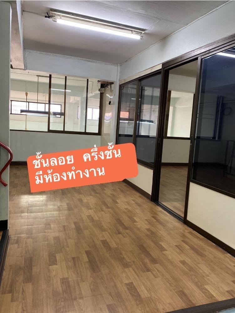 ให้เช่าอาคารพาณิชย์ 2 คูหา 4.5 ชั้น พื้นที่ใช้สอย 576 ตารางเมตร  ตีทะลุกัน ย่านพระราม 3 ยานนาวา