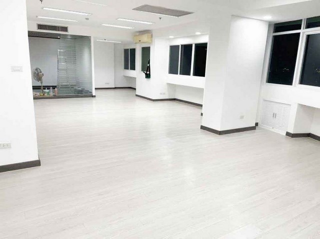 ให้เช่าพื้นที่ ออฟฟิศ ใกล้ห้าง Donki  ใกล้BTS เอกมัย เอกมัยซอย3   พื้นที่ 86 ตรม. ย่านสุขุมวิท ทองหล่อ 