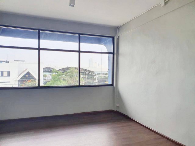 ให้เช่าอาคารพาณิชย์ 5.5 ชั้น ทำเลติวานนท์-ปากเกร็ด MRTแยกปากเกร็ด