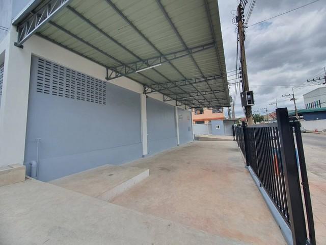 ให้เช่าโรงงาน 700 ตร.ม. 300 ตร.ว.ย่าน ถนนเอกชัย-พระราม 2 ตำบลนาดี สมุทรสาคร