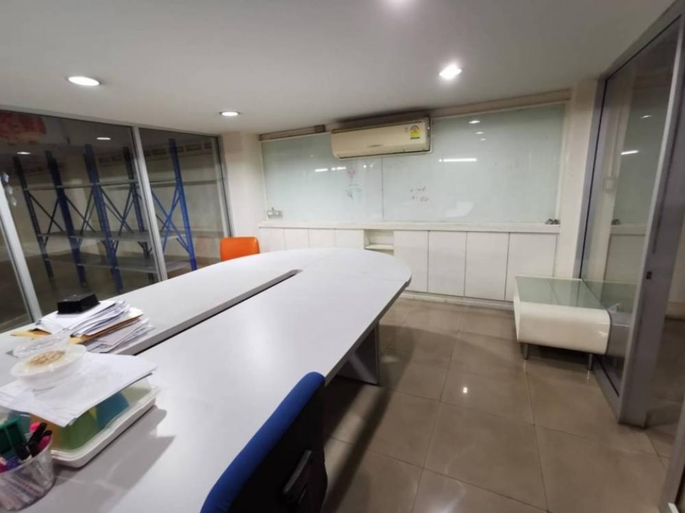 ให้เช่าอาคารพานิชย์ 1,800 ตร.ม. 5คูหา 4ชั้น ริมถนนศรีนครินทร์ ใกล้รถไฟฟ้าแยกลำสาลี