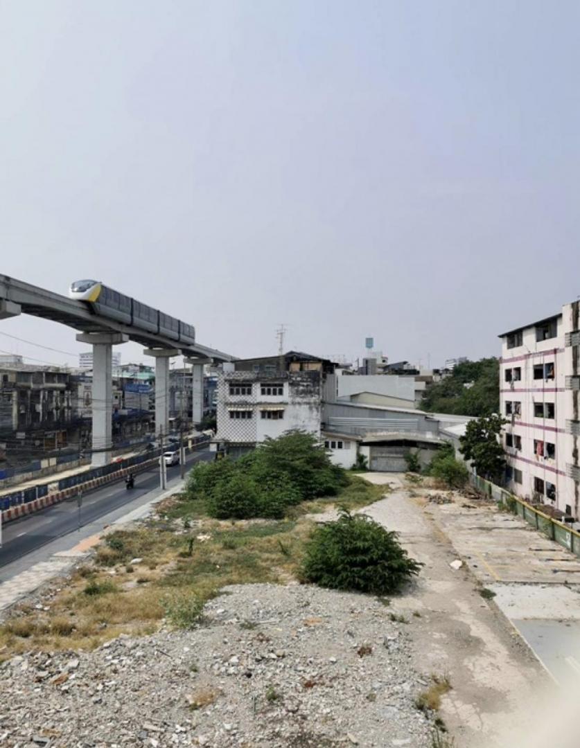 ให้เช่าอาคารพานิชย์ 1,800 ตร.ม. 5คูหา 4ชั้น ริมถนนศรีนครินทร์ ใกล้รถไฟฟ้าแยกลำสาลี