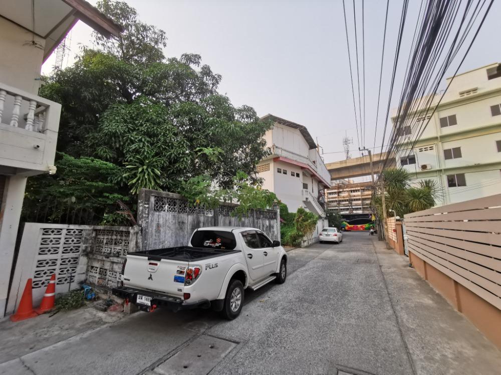 ให้เช่าอาคารพาณิชย์ ใกล้สถานี BTSศรีนครินทร์  ติดถนนใหญ่สุขุมวิท เนื้อที่ 400 ตารางวา พร้อมอาคาร 1000 ตรม. 3 ชั้น 