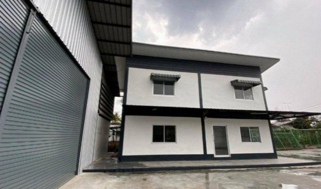 ให้เช่าโกดัง โรงงาน พื้นที่ 2,000 ตรม อ.ศรีราชา ถนนเลียบมอเตอร์เวย์ 7 ชลบุรี มีอาคารสำนักงาน2ชั้น 