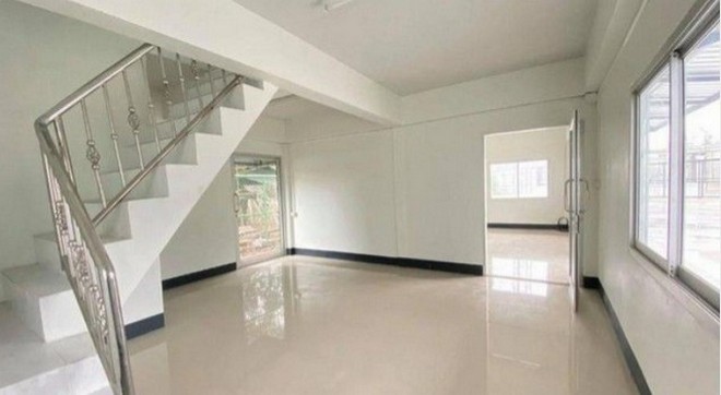 ให้เช่าโกดัง โรงงาน พื้นที่ 2,000 ตรม อ.ศรีราชา ถนนเลียบมอเตอร์เวย์ 7 ชลบุรี มีอาคารสำนักงาน2ชั้น 