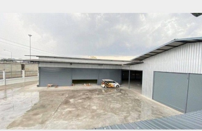 ให้เช่าโกดัง โรงงาน พื้นที่ 2,000 ตรม อ.ศรีราชา ถนนเลียบมอเตอร์เวย์ 7 ชลบุรี มีอาคารสำนักงาน2ชั้น 