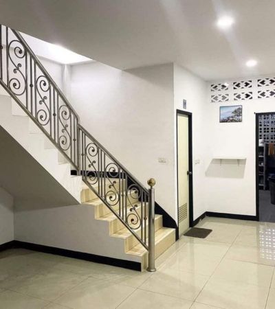 ตึกแถว อาคารพาณิชย์ 2 ชั้น 2 คูหา  ติดถนนเลียบแม่น้ำปิง ใกล้เทศบาล ต.ป่าแดด  อ.เมืองเชียงใหม่