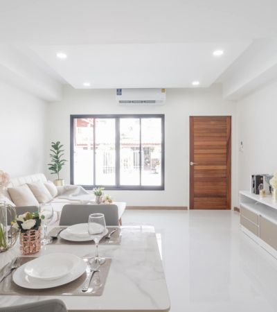 ทาวน์โฮม 2 ชั้น บ้านตกแต่งใหม่ทั้งหมด  ทำเลทองใกล้เซ็นทรัลเฟสติวัล