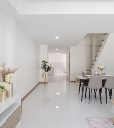 ทาวน์โฮม 2 ชั้น บ้านตกแต่งใหม่ทั้งหมด  ทำเลทองใกล้เซ็นทรัลเฟสติวัล