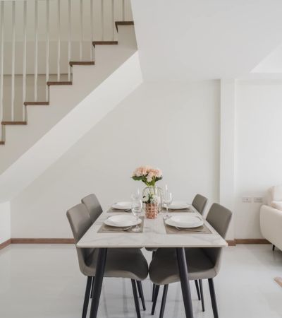 ทาวน์โฮม 2 ชั้น บ้านตกแต่งใหม่ทั้งหมด  ทำเลทองใกล้เซ็นทรัลเฟสติวัล