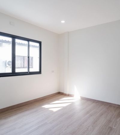 ทาวน์โฮม 2 ชั้น บ้านตกแต่งใหม่ทั้งหมด  ทำเลทองใกล้เซ็นทรัลเฟสติวัล