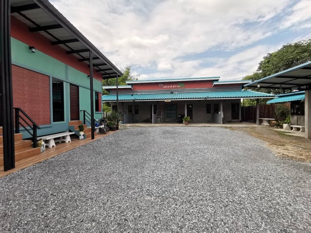 กิจการ บ้านพัก รายวัน รายเดือน ทำเลดี อยู่ติดถนน ใกล้ รร. นายร้อยจปร นครนายก   บนเนื้อที่ 388ตร.ว 8.5 ล้านบาท   ถูกมากๆ ขายขาดทุน