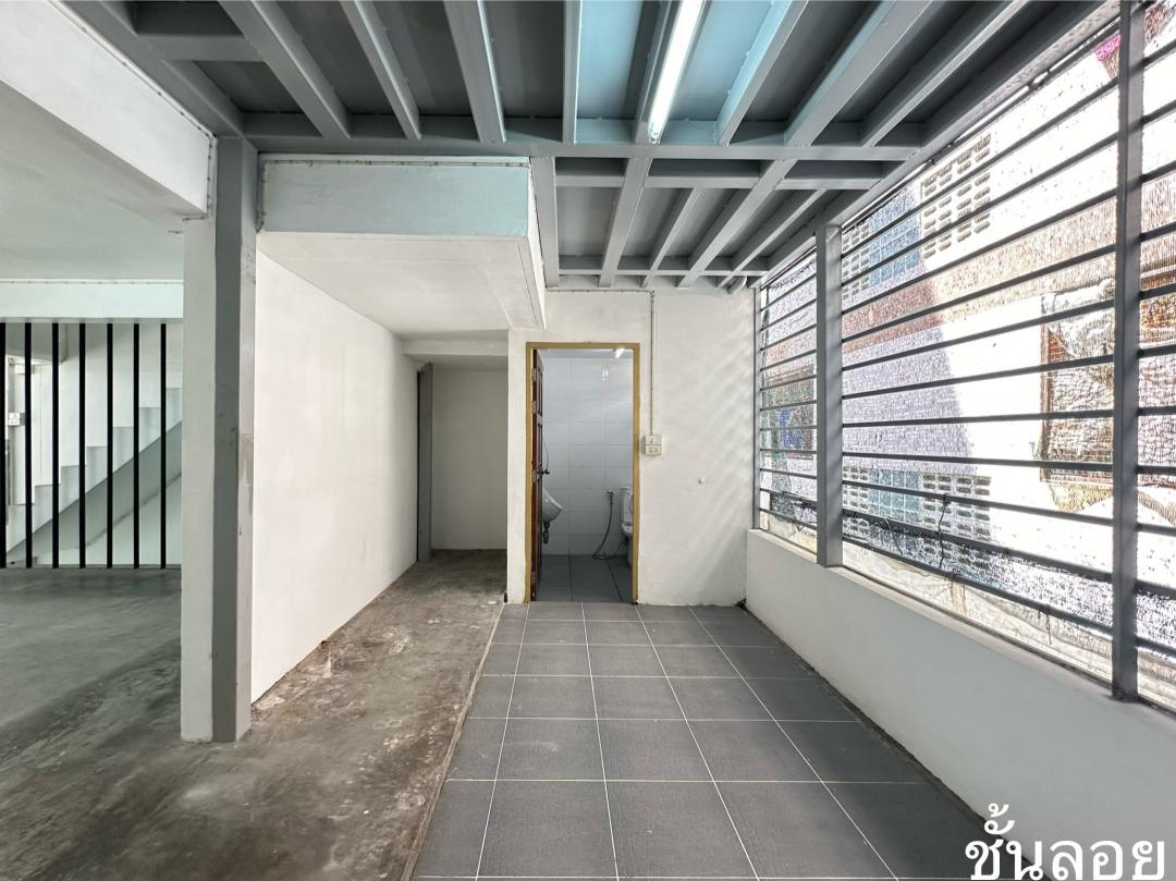 ให้เช่า อาคารพาณิชย์ 5 ชั้น ซอยพระราม 3 สาธุประดิษฐ์ พื้นที่ใช้สอยโดยประมาณ 400 ตารางเมตร ห้องน้ำมีทุกชั้น 4-5 ห้อง 
