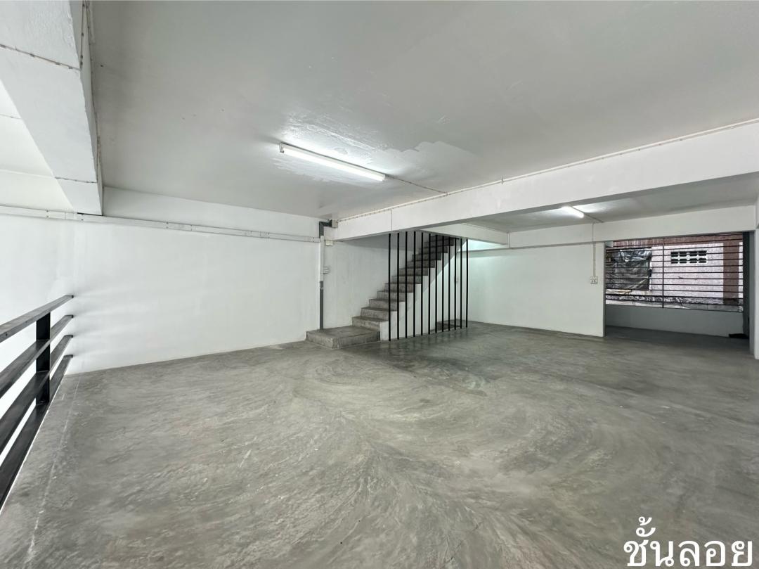 ให้เช่า อาคารพาณิชย์ 5 ชั้น ซอยพระราม 3 สาธุประดิษฐ์ พื้นที่ใช้สอยโดยประมาณ 400 ตารางเมตร ห้องน้ำมีทุกชั้น 4-5 ห้อง 