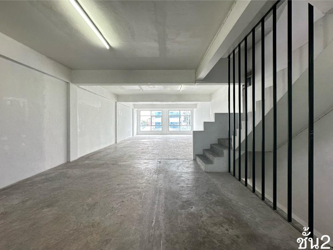 ให้เช่า อาคารพาณิชย์ 5 ชั้น ซอยพระราม 3 สาธุประดิษฐ์ พื้นที่ใช้สอยโดยประมาณ 400 ตารางเมตร ห้องน้ำมีทุกชั้น 4-5 ห้อง 