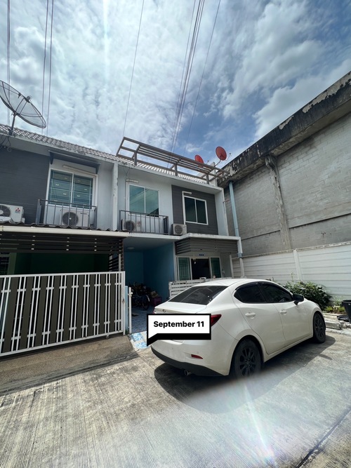  ขายด่วน ทาวน์เฮ้าส์ อารียา เดอะคัลเลอร์ ติวานนท์ เฟส 4 พร้อมเข้าอยู่ ใกล้รถไฟฟ้าสายสีชมพู เลขที่บ้านสวยมากค่ะ 
