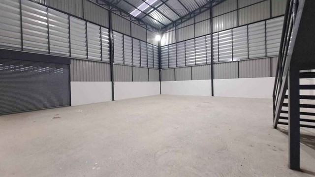 ให้เช่าโกดังโรงงานพร้อมออฟฟิศ 2 ชั้นแถมฟรีแอร์ 3 ตัว  ขนาด 365 ตรม. ลำลูกกาคลอง 4 อำเภอลำลูกกา 