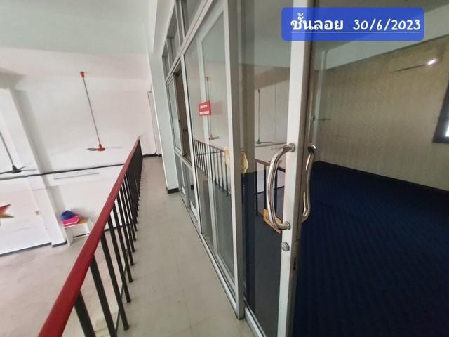 ขายอาคารพาณิชย์ 3.5 ชั้น 2 คูหาติด ถนนลาดกระบัง ใกล้สนามบินสุวรรณภูมิ