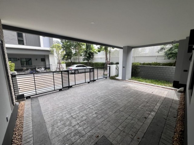 PB3594 ให้เช่าบ้านเดี่ยว หลังมุม โครงการ เดอะ ซิตี้ เอกมัย - ลาดพร้าว ย่านเลียบด่วน บ้านใหม่ไม่เคยเข้าอยู่ หมู่บ้านเพิ่งเสร็จเมื่อปีที่แล้ว