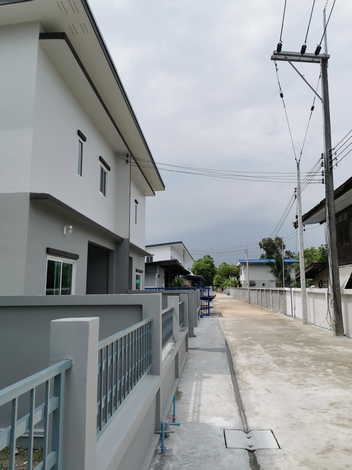 ขายที่ดินพร้อมสิ่งปลูกสร้าง เข้าออกได้หลายสาย ลาดหลุมแก้ว ปทุมธานี อยู่ระหว่างถนนสาย340และสาย346