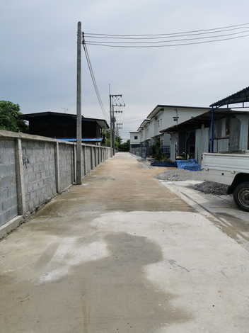 ขายที่ดินพร้อมสิ่งปลูกสร้าง เข้าออกได้หลายสาย ลาดหลุมแก้ว ปทุมธานี อยู่ระหว่างถนนสาย340และสาย346