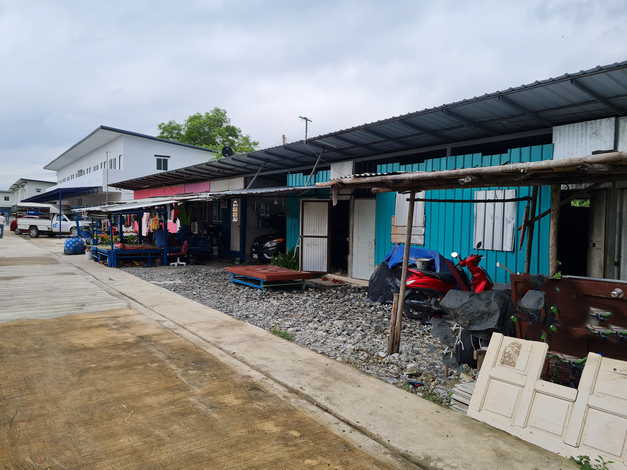 ขายที่ดินพร้อมสิ่งปลูกสร้าง เข้าออกได้หลายสาย ลาดหลุมแก้ว ปทุมธานี อยู่ระหว่างถนนสาย340และสาย346