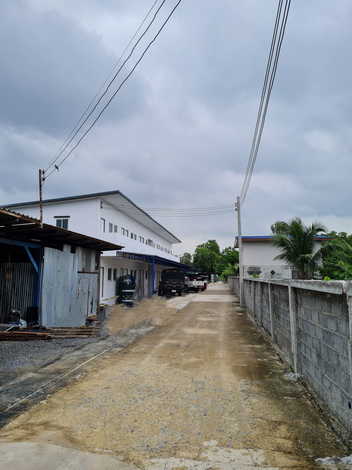 ขายที่ดินพร้อมสิ่งปลูกสร้าง เข้าออกได้หลายสาย ลาดหลุมแก้ว ปทุมธานี อยู่ระหว่างถนนสาย340และสาย346