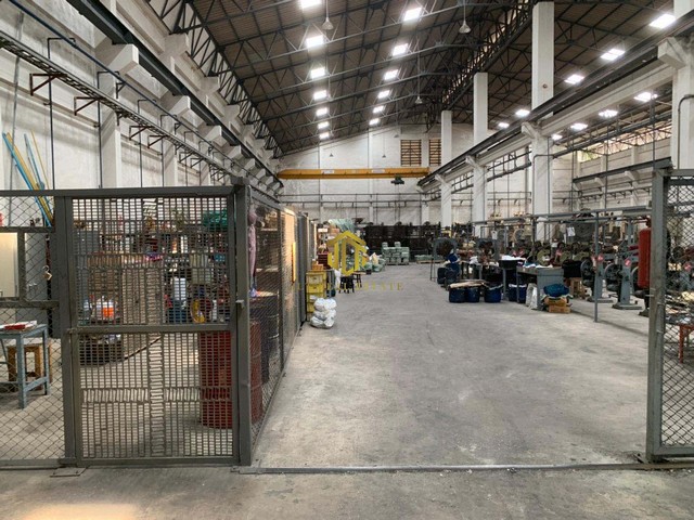 โกดังให้เช่าขนาด 2200 ตรม. สีม่วงเข้ม ซอยสุขสวัสดิ์ 84