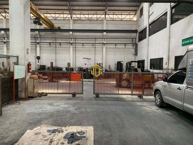 โกดังให้เช่าขนาด 2200 ตรม. สีม่วงเข้ม ซอยสุขสวัสดิ์ 84