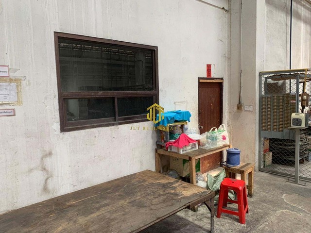 โกดังให้เช่าขนาด 2200 ตรม. สีม่วงเข้ม ซอยสุขสวัสดิ์ 84