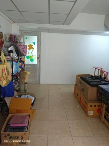 ขายอาคารพาณิชย์ 2 ชั้นครึ่ง ( มีชั้นลอย) หัวมุม ม.บ้านพูนสินธานี 3 ลาดกระบัง กรุงเทพ