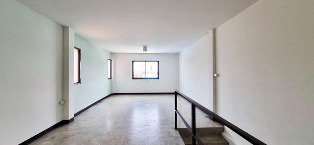 ขายอาคารพาณิชย์สุขสวัสดิ์ 44 พร้อมเข้าอยู่ เดิน 2 นาที ถึง ถนนสุขสวัสดิ์ และรถไฟฟ้าสายสีม่วง