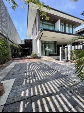 ให้เช่าบ้านเดี่ยว ใกล้โรงเรียนนานาชาติไบรท์ตัน โครงการเศรษฐสิริ กรุงเทพกรีฑา  พื้นที่ใช้สอย 165ตารางเมตร 3 ห้องนอน พร้อมเฟอร์นิเจอร์ 