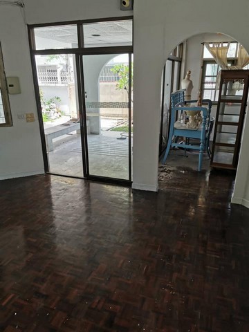 ให้เช่าบ้านเดี่ยวหลังมุม ซอยเย็นอากาศ 1 สาทร4 ห้องนอน 3 ห้องน้ำ ขนาด 71 ตรว. พื้นที่ใช้สอย 300+ ตรม. ไม่มีเฟอร์นิเจอร์ ให้เช่าตามสภาพ