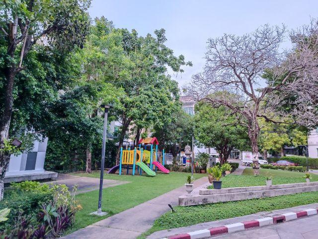 ให้เช่าทาวน์เฮาส์ 3 ชั้น โยธินพัฒนา 11แยก 7 บางกะปิ 3 ห้องนอน 3 ห้องน้ำ ขนาด27ตารางวา แอร์ 4เครื่องจอดรถในบ้าน 2 คัน