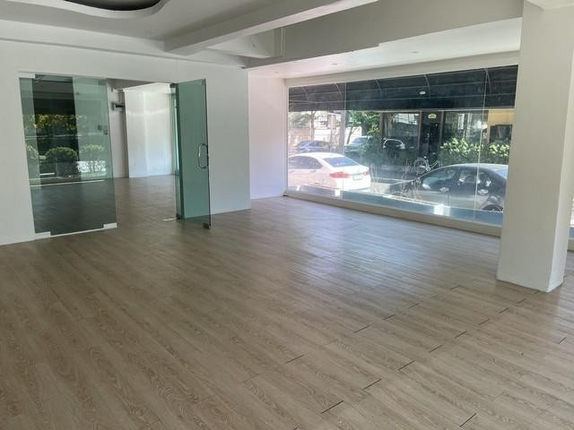 PO111 ให้เช่า อาคารพาณิชย์ 3 ชั้นครึ่ง ติดถนนใหญ่ ซอยนราธิวาสราชนครินทร์15 ราคาเช่า 100,000 บาท