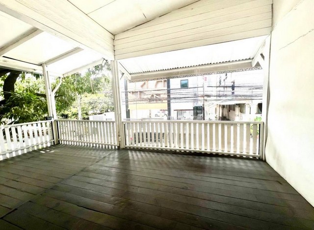 ขายที่ดิน พร้อมบ้าน ลาดพร้าว 15 เพียง 50 เมตร จากปากซอยลาดพร้าว 53 ตรว. ขาย 13,500,000 