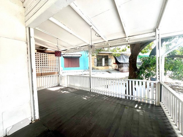 ขายที่ดิน พร้อมบ้าน ลาดพร้าว 15 เพียง 50 เมตร จากปากซอยลาดพร้าว 53 ตรว. ขาย 13,500,000 